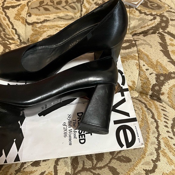 Stuart Weitzman Black Leather Pumps - Size 9 - Picture 8 of 8